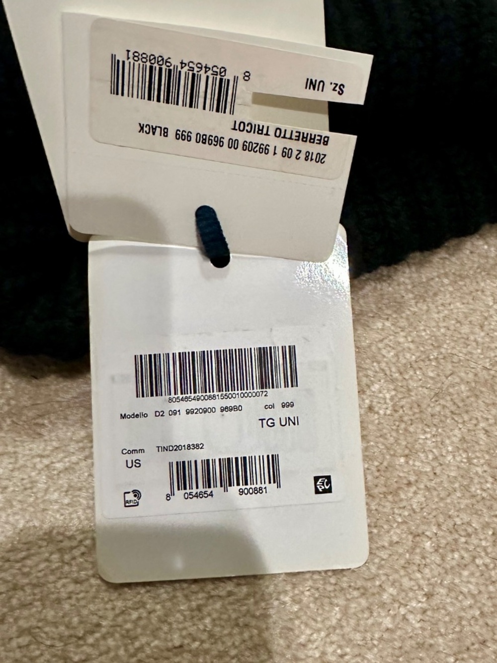 Moncler black beanie with snap pocket - Picture 3 of 3